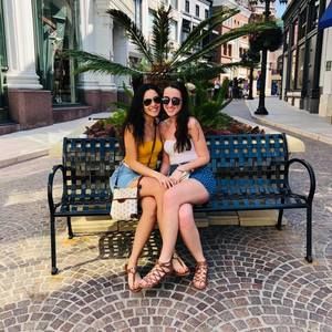 Meet your Posher, Elise